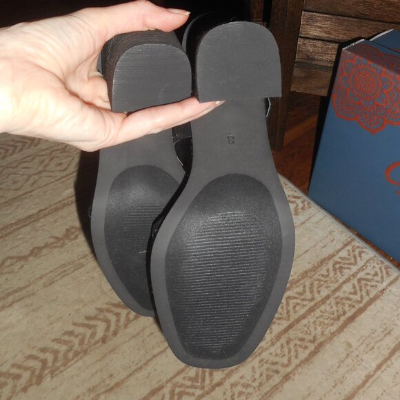 NIB Carlos Santana black stud block heels, size 8M - Picture 8 of 8